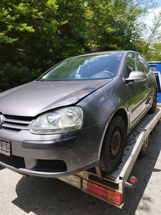 dezmembrez vw golf 5 ușor avariat cod motor bca 1,4 benzina