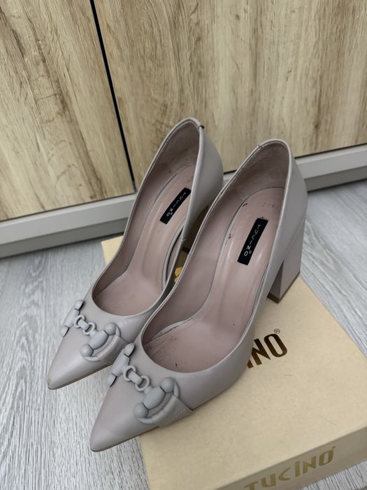 Продам женские туфли.