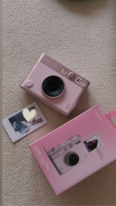 продам Instax Mini Evo в розовом цвете