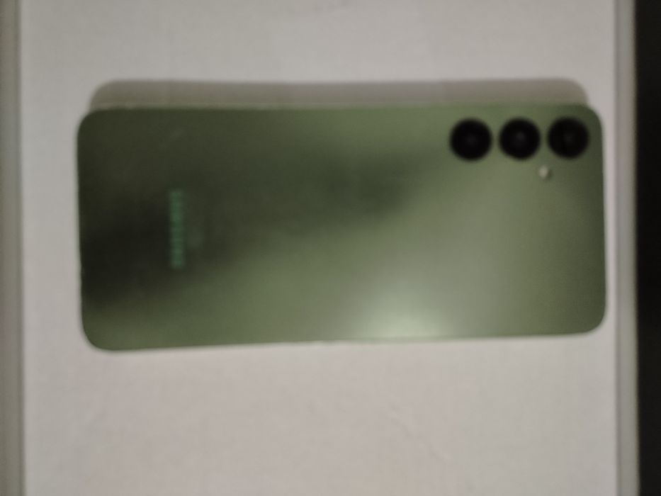 Samsung Galaxy A14 cu display-ul spart. Placa este buna. Pentru piese