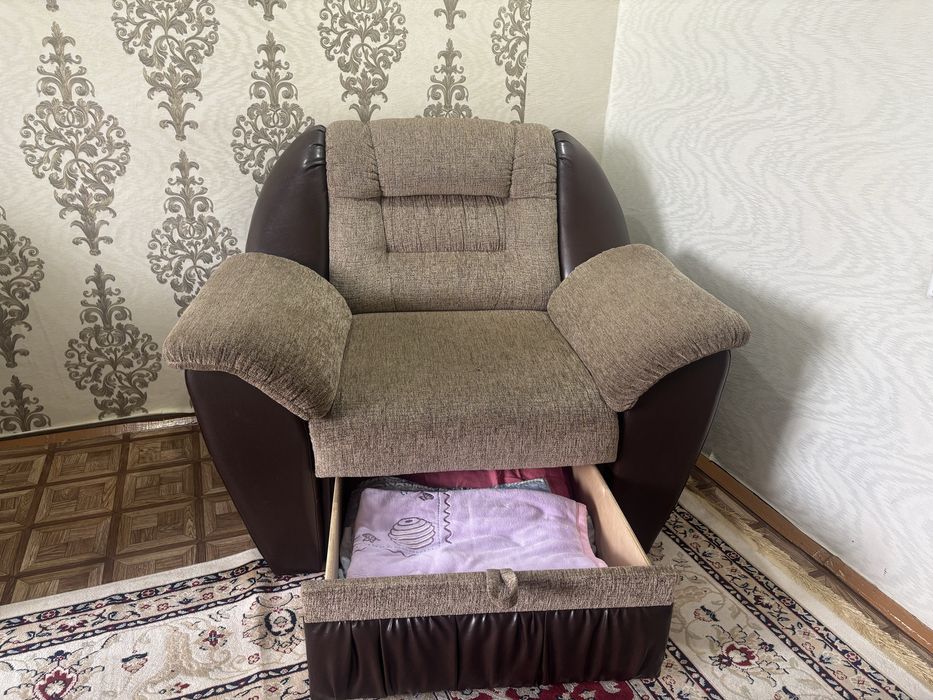 Угловой диван с креслом