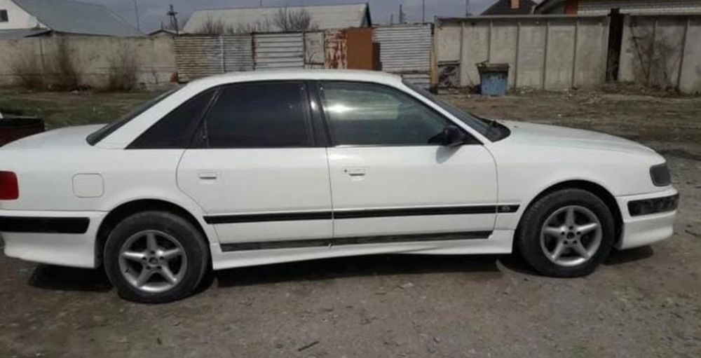 Бампер Audi 100 c4