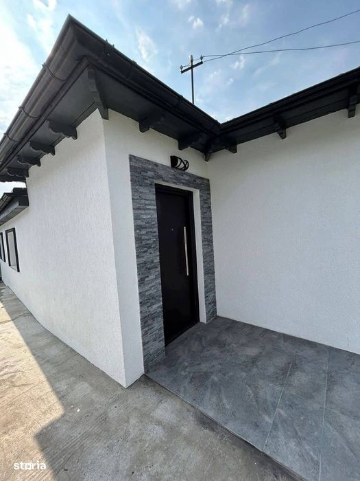 De vanzare casa in Roman cu 3 camere, suprafata teren 360mp,  89.000e