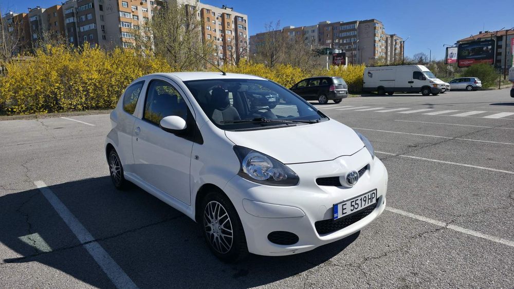 Toyota- Aygo  1000 кубика 2009г.