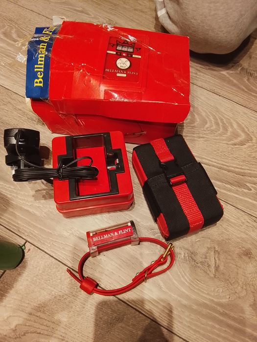 Curea gps caine cu încărcător ,noua desigilata