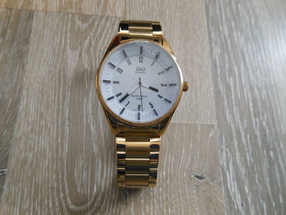 мъжки  кварцов  часовник Q Q