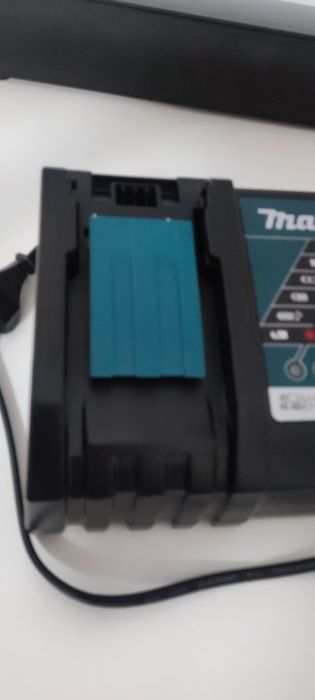 Makita încărcător 18v