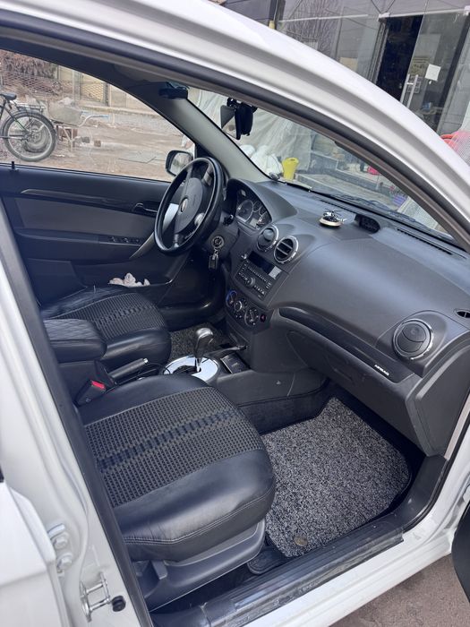 Продаётсия нехиа 3 автомат каробка