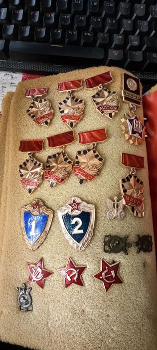 Продаются значки