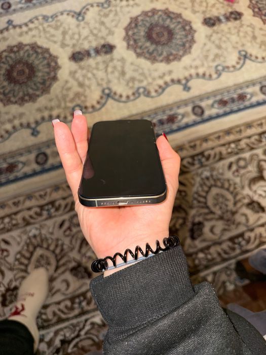 iPhone 15 Pro в идеальном состоянии