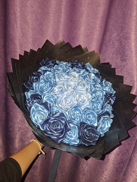 Buchet 37 trandafiri din satin