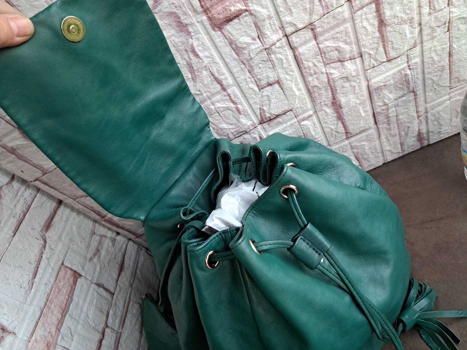 дамска раница Mezzanotte,маркова чанта,зелена кожена раница-етествена