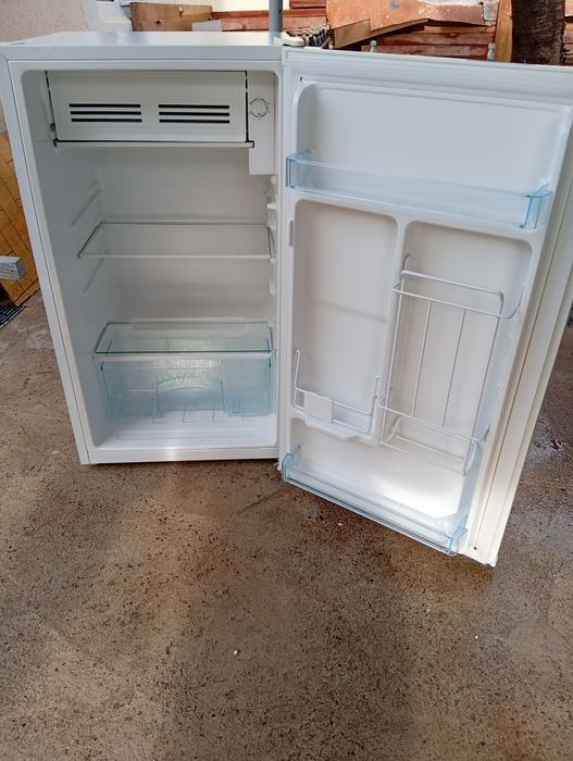 Продаётся мини холодильник.в почти новом состояние