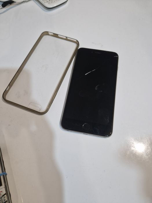 Telefon iphone 6 plus cu display fisurat si touchscreen  nefuncțional