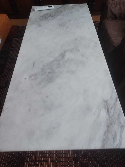 Старинна мраморна маса