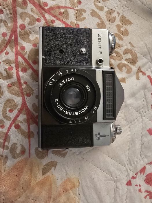 Продавам Фотоапарат Зенит