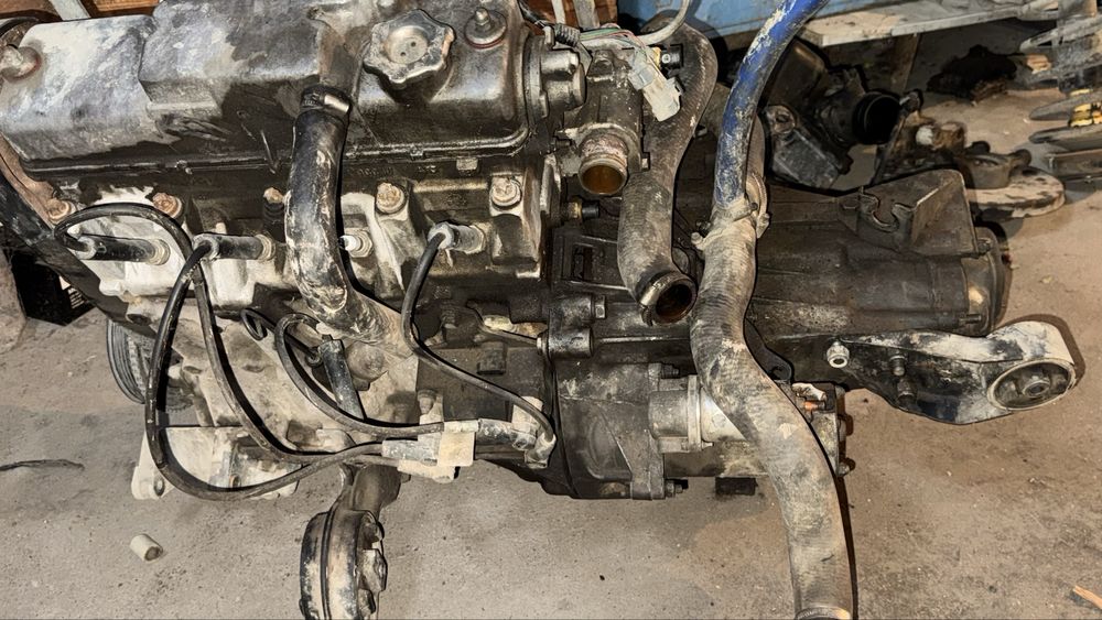 Мотор и коробка 8-ми кланный инжектор