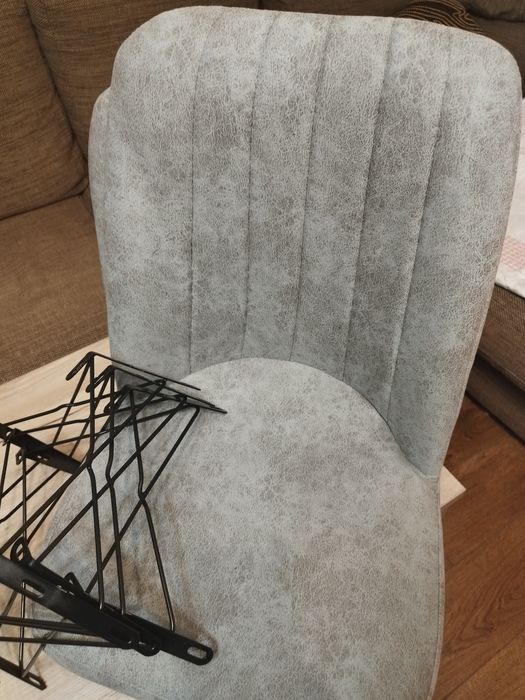 Нови трапезни столове 6 броя.