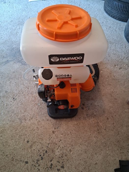 бензинова пръскачка чисто нова е докарах я от германия