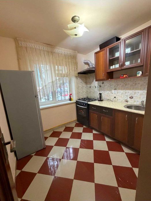 Вогзал худудида жойлашган 2 хонали квартира сотилади