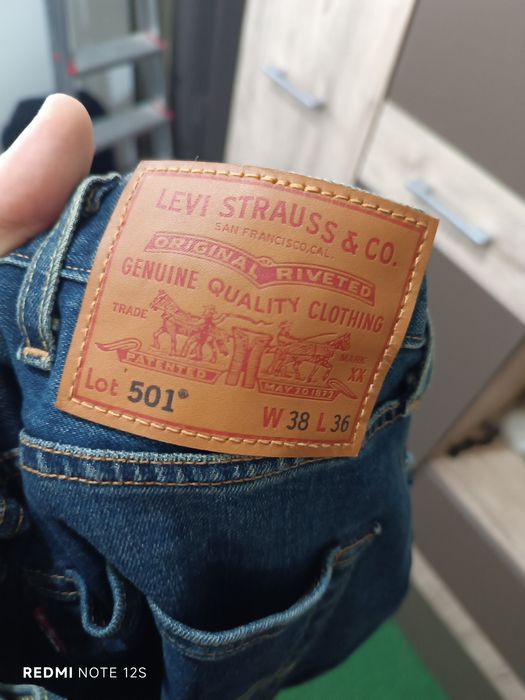 Blugi Levi's  mărimea XL