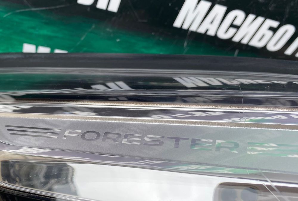 Фар far десен фарове за Субару Subaru Forester Koito 100 6040J