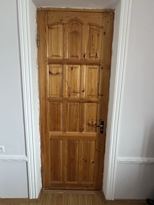 Продаются двери , деревянные 200000