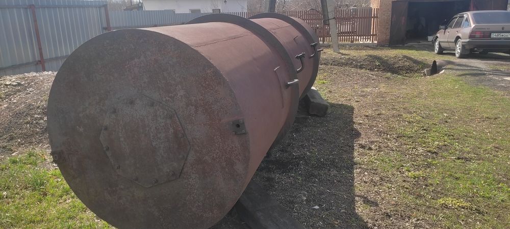 Продам металлическую емкость.