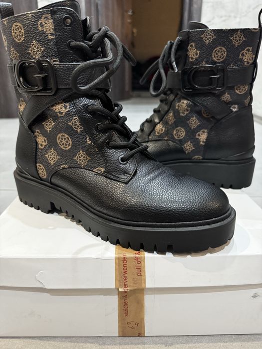 Къси ботуши\ кубинки Guess