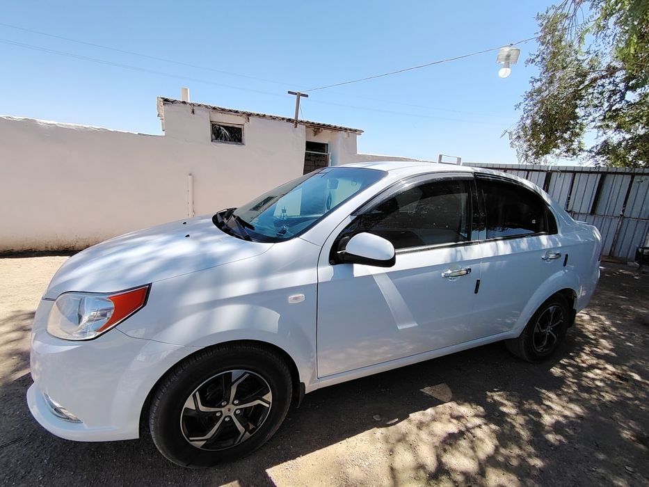 Нексия 3 сотилади