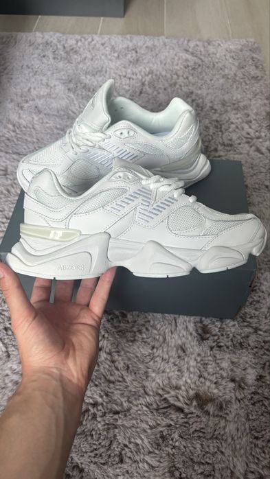 Adidasi New Balance 9060 Albi - Marimea 39.5