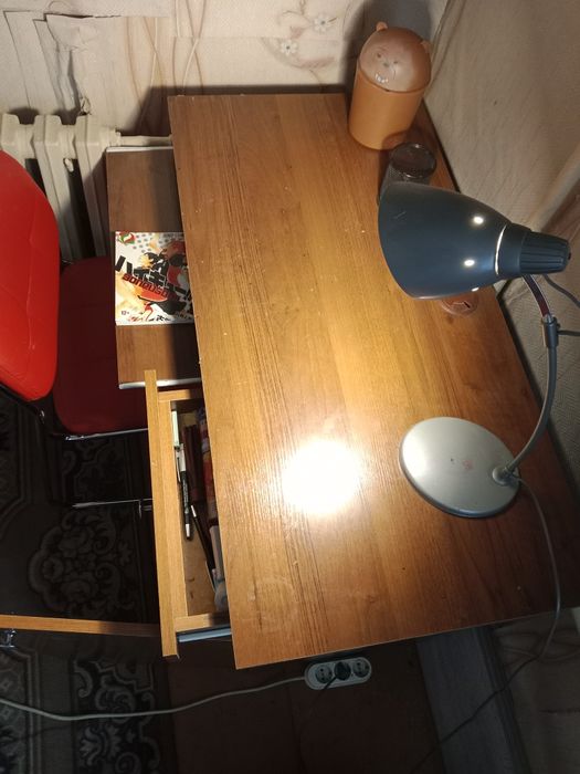 Стол парта ,стол компьтерный