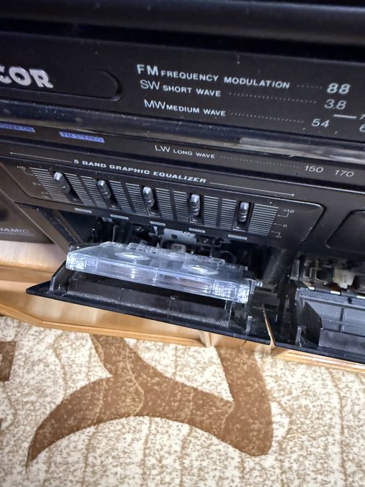 Vand combina muzicala cu 2 boxe  “STEREO RADIO CASSETTE MUSIC CENTRE RC 1008”
