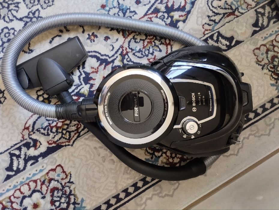 Продаётся пылесос Bosch BGS41/BGC41