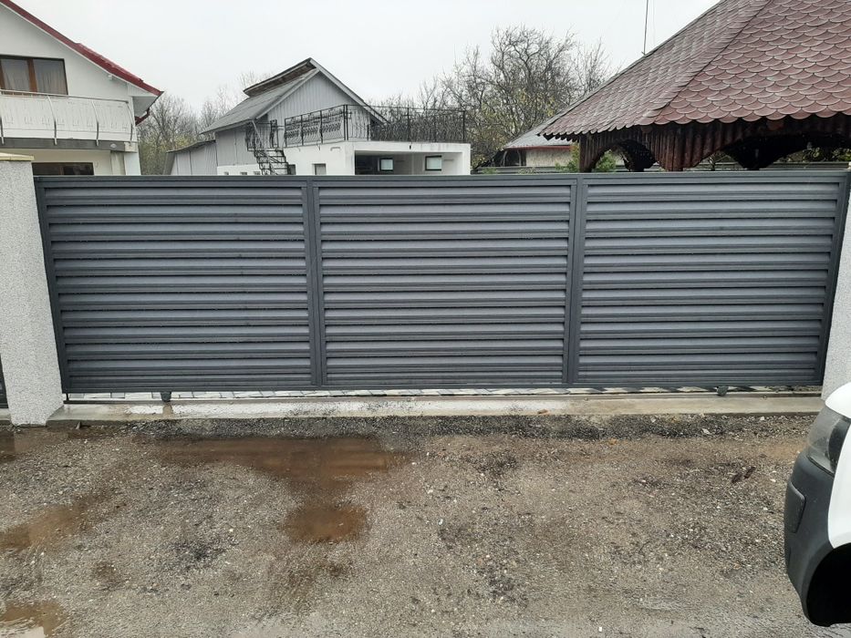 Porți și garduri tip jaluzea