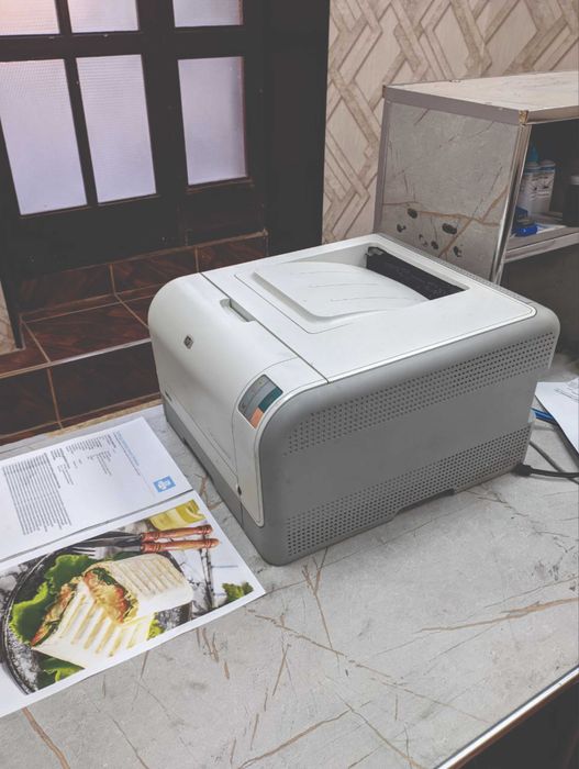 Цветной лазерный принтер HP CP-1215