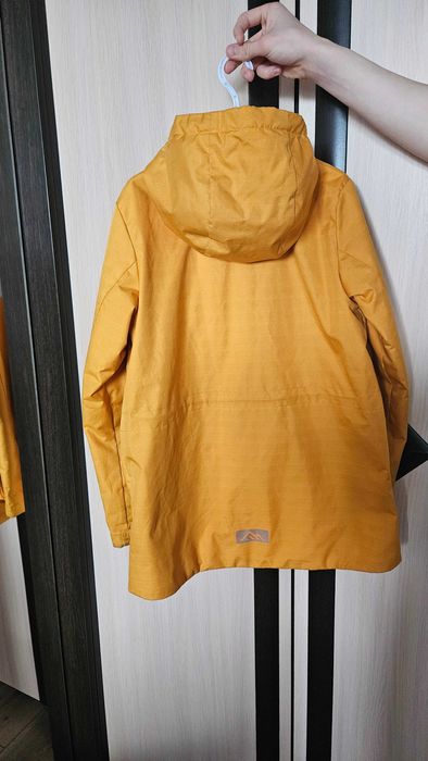 Демисезонная куртка для девочки