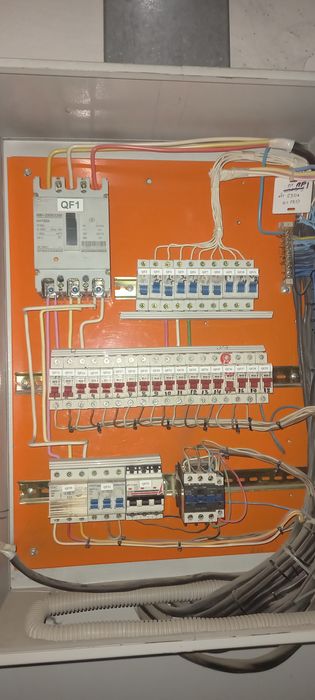 Elektrik xizmati bor 24.7 bemalol tel quvurila