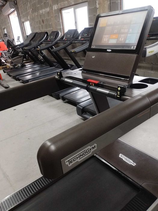 Бягаща пътека с Touch Screen дисплей TechnoGym Run Artis