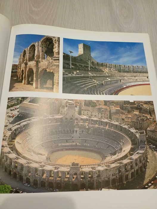 Provence. Art and Architecture. Editura Konemann
