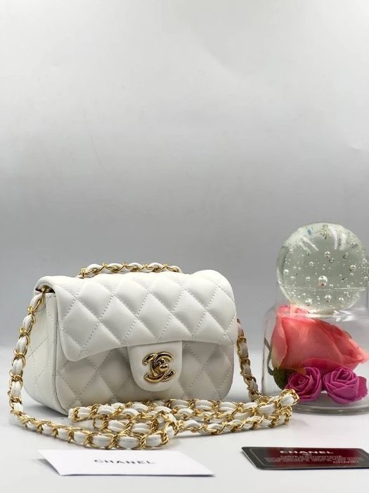 Кремава чанта CHANEL