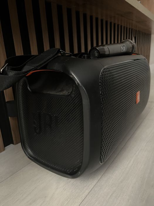 Портативна колонка JBL