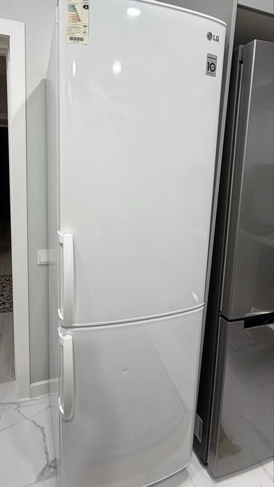Холодильник LG.