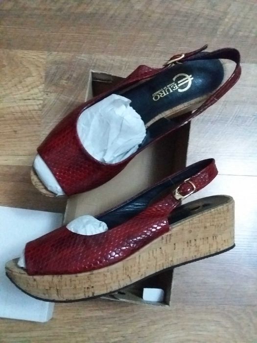 Босоножки танкетки. 39-40 р. Кожа