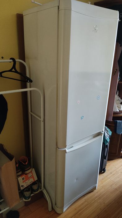 Холодильник Indesit