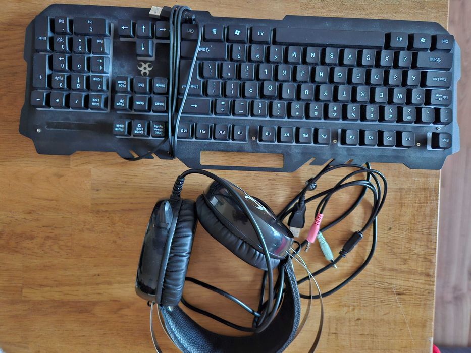 Gaming Tastatura Myria si Casti ca noi putin folosite