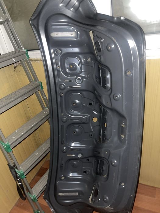 Продам крышку багажника