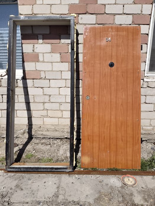 Продам входную дверь