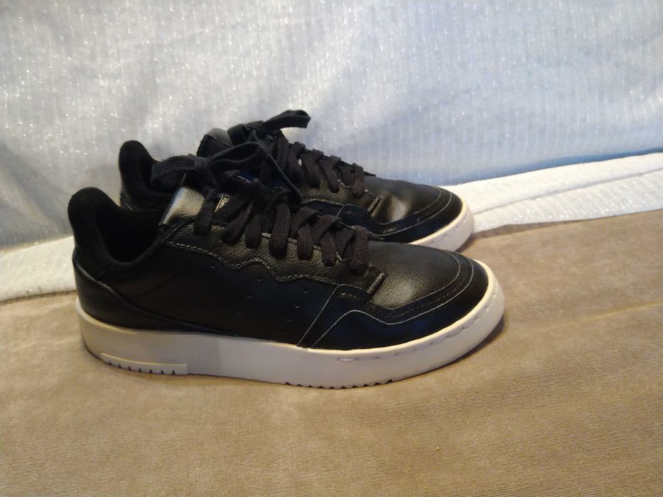 Adidas - оригинални маратонки номер 38.5