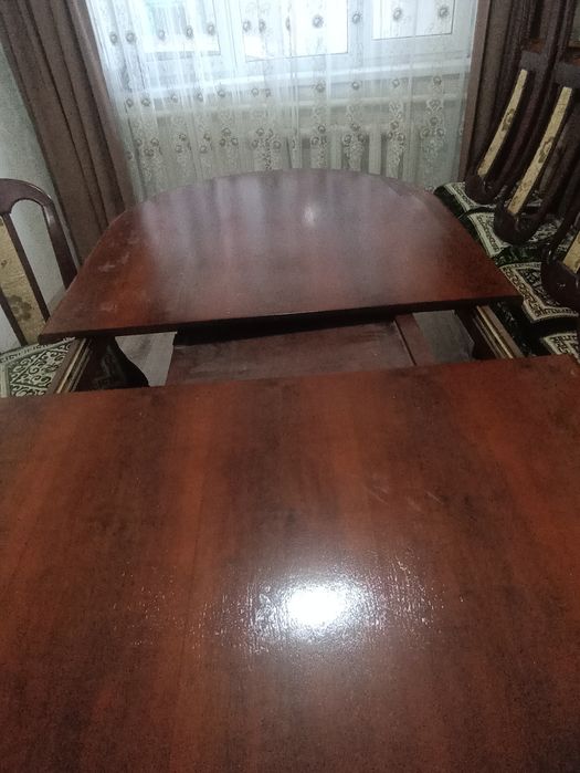 Стол со стульями